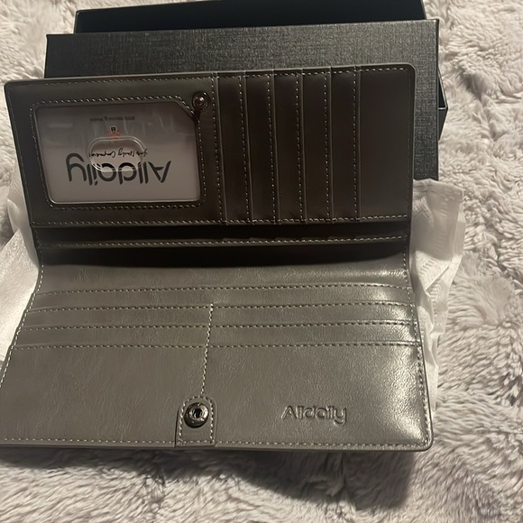 Grey wallet - Picture 3 of 7